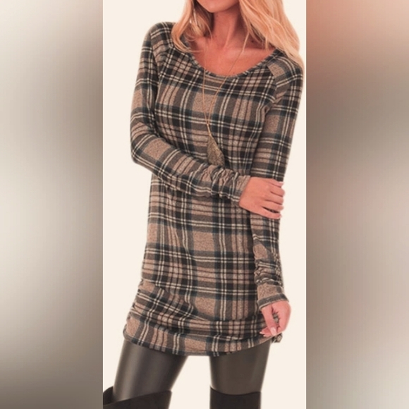 006 Plaid Fitted Fall / Winter Dress With Ruching on Sides and 3/4 Sleeves Sz. L - Picture 2 of 10